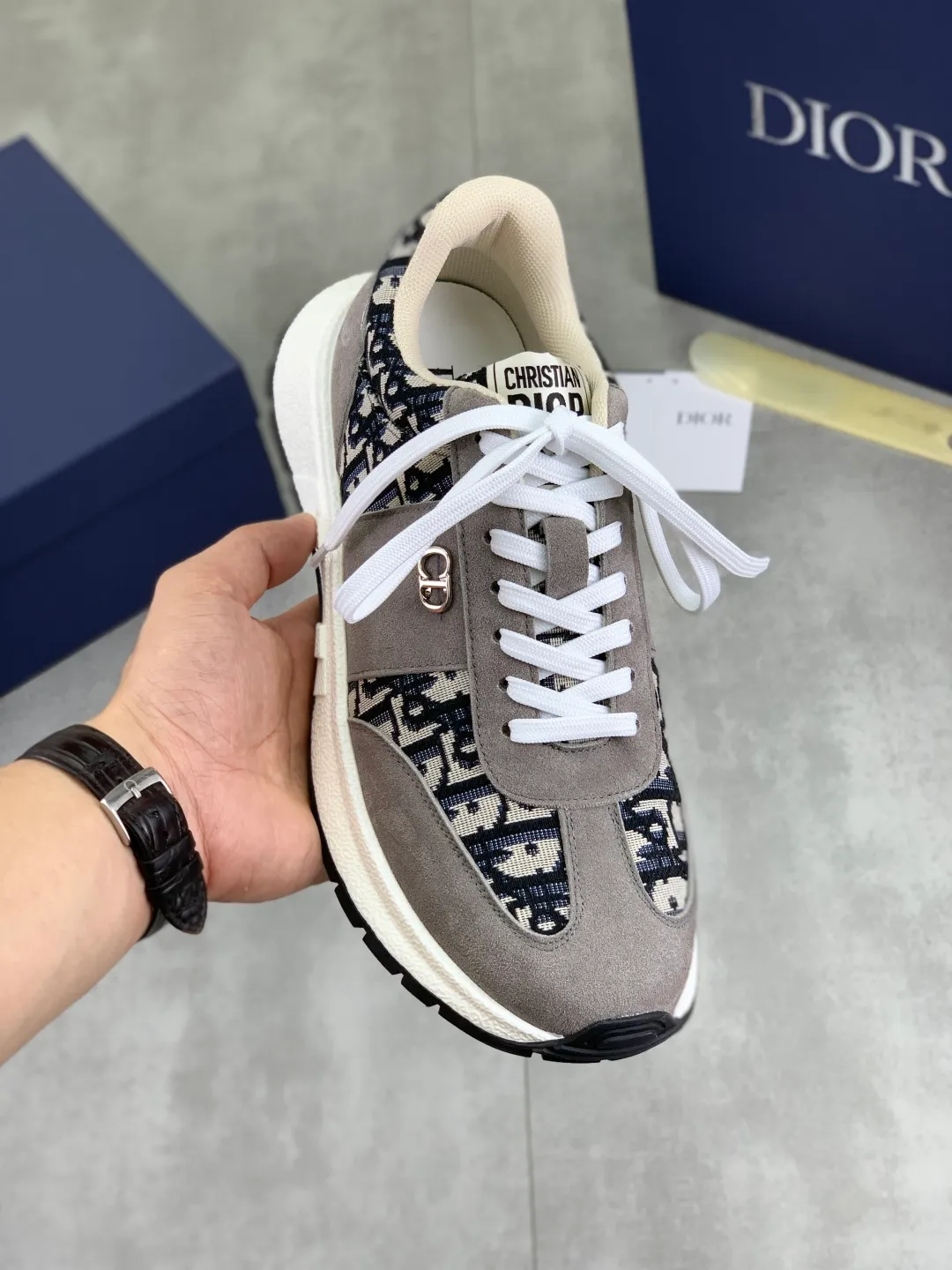 Men's Men's Shoes💰P440💰[New Style]🆘[Dior] 2025 Dior Original Lace-up Low-top Men's Shoes Classic casual shoes 🔥This model is the official classic model, with high quality and made by famous original designers. It is made of high-quality cowhide with original materials➕comfortable and breathable mesh lining➕pigskin insole. The perfect last shape and generous and fashionable design have attracted many consumers and are suitable for drivers to drive🚗. What you want is the best quality in the market. Color: seven colors. Code number: 38--44 (45 46 customized)
